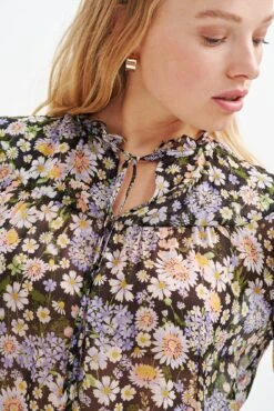 Camila Nouveau Silk Blouse - ReAmour -Deals Zesty Vex Store 0394 Camila Lavender Midi Floral 1841 web e23f44e5 b5f3 45f1 87e8 224ad5f87777