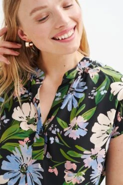 Renata Washable Silk Blouse - Printemps Floral 9 Renata Washable Silk Blouse - Printemps Floral -Deals Zesty Vex Store 1068 Renata Printemps Print 1823 web a2a2fe3b a75e 4b14 b364 a0940b3f9b1e